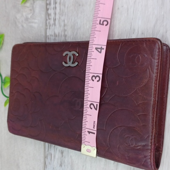 Chanel Camellia Embossed Lambskin Wallet - Picture 12 of 17